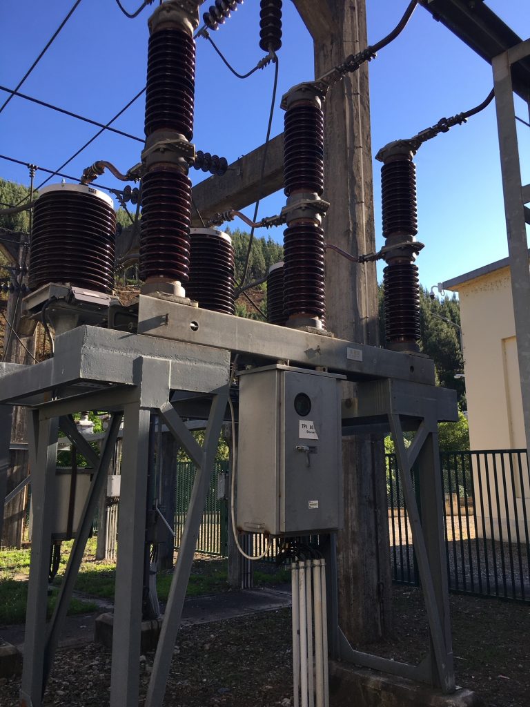 Enchimento de gás SF6 em disjuntor 60kV